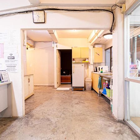 Freesia Saladaeng Silom Apartments กรุงเทพมหานคร ภายนอก รูปภาพ