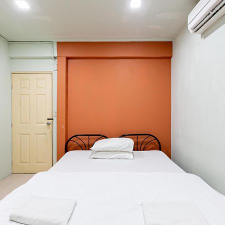 Freesia Saladaeng Silom Apartments กรุงเทพมหานคร ภายนอก รูปภาพ