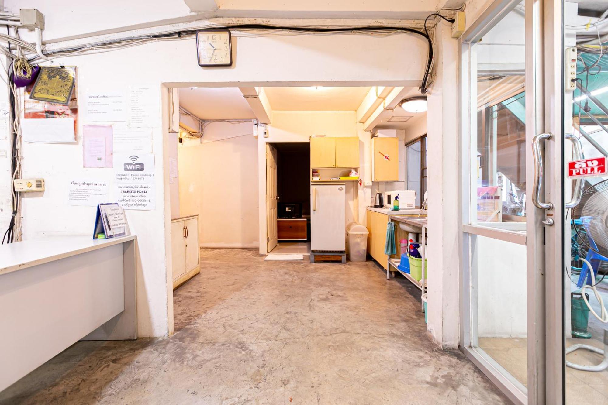 Freesia Saladaeng Silom Apartments กรุงเทพมหานคร ภายนอก รูปภาพ