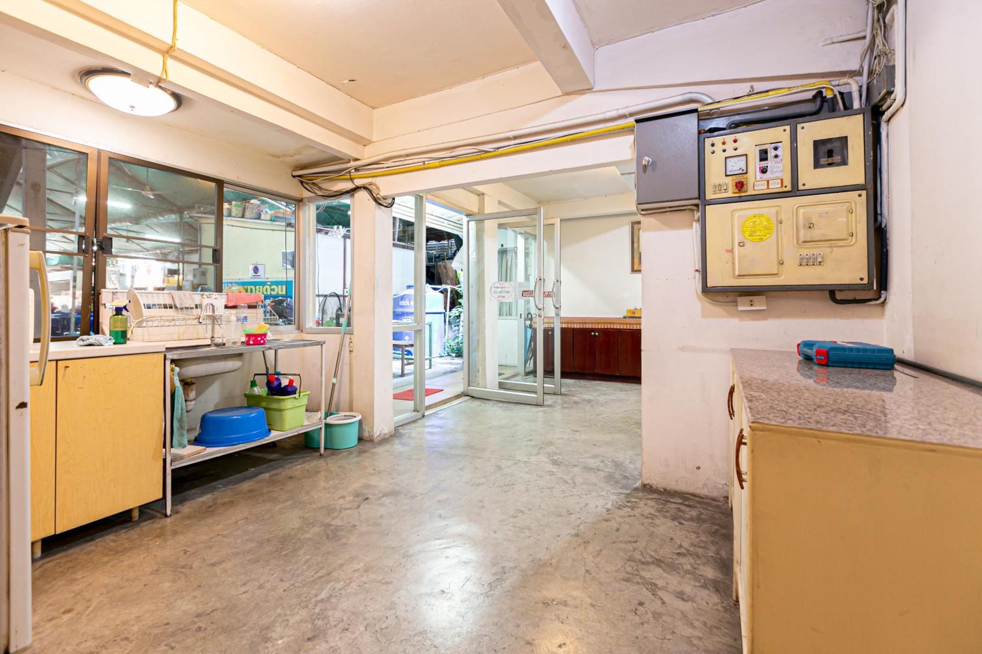 Freesia Saladaeng Silom Apartments กรุงเทพมหานคร ภายนอก รูปภาพ