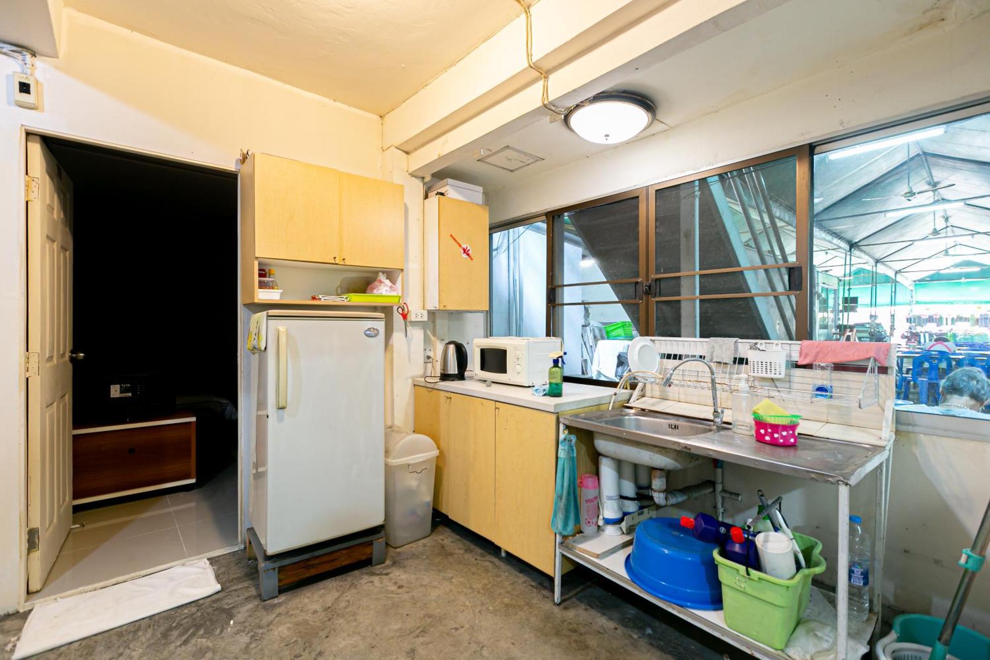 Freesia Saladaeng Silom Apartments กรุงเทพมหานคร ภายนอก รูปภาพ