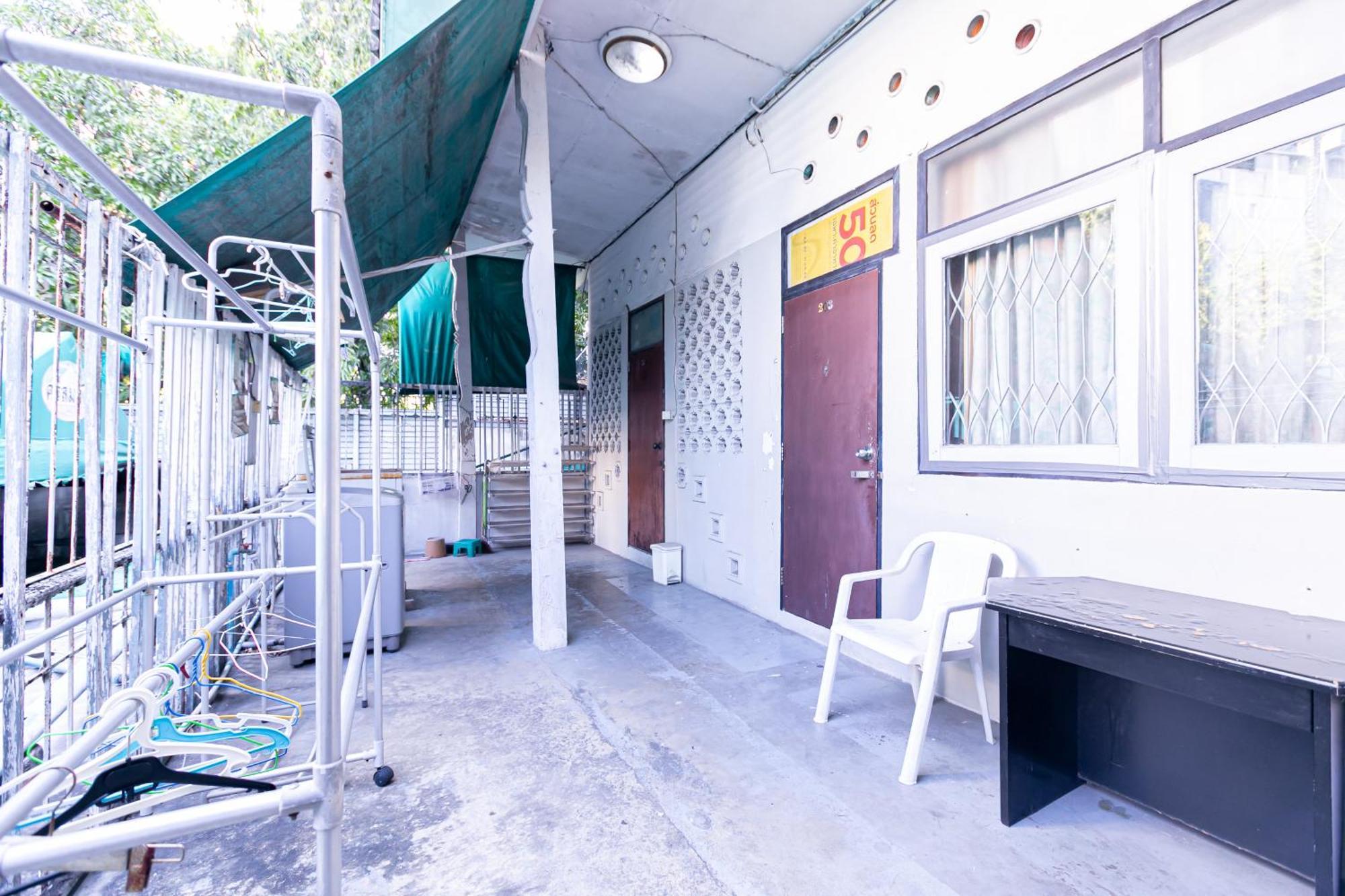 Freesia Saladaeng Silom Apartments กรุงเทพมหานคร ภายนอก รูปภาพ