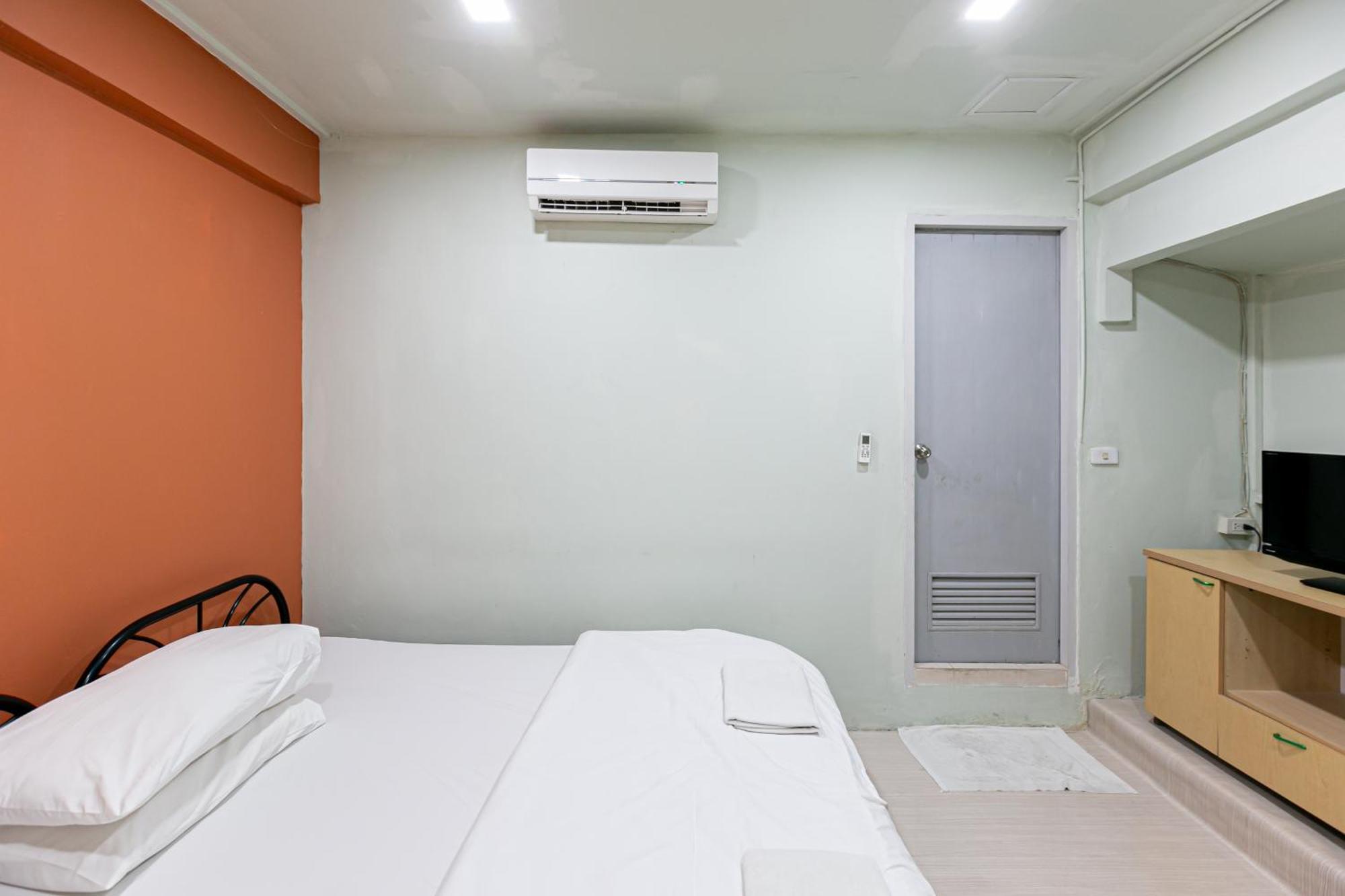 Freesia Saladaeng Silom Apartments กรุงเทพมหานคร ภายนอก รูปภาพ
