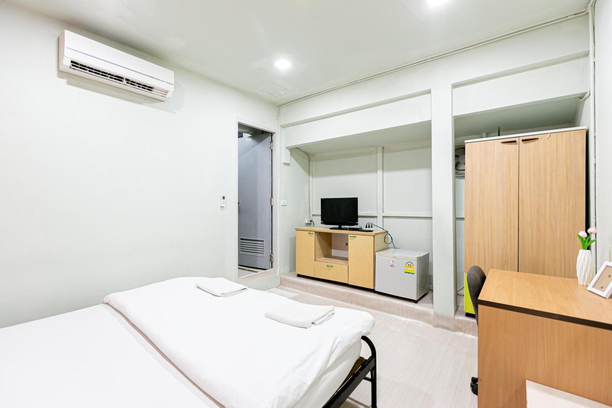Freesia Saladaeng Silom Apartments กรุงเทพมหานคร ภายนอก รูปภาพ