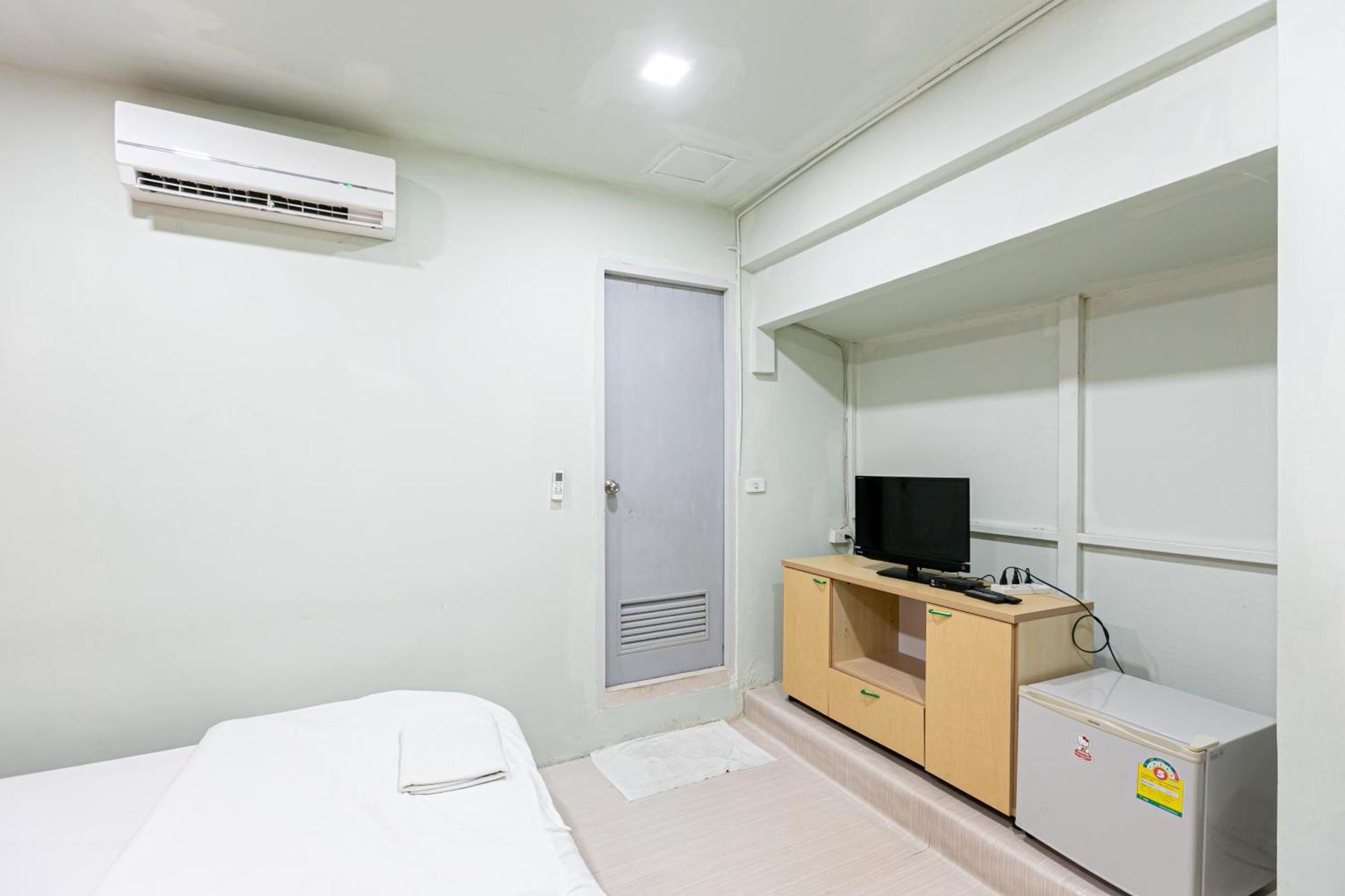 Freesia Saladaeng Silom Apartments กรุงเทพมหานคร ภายนอก รูปภาพ