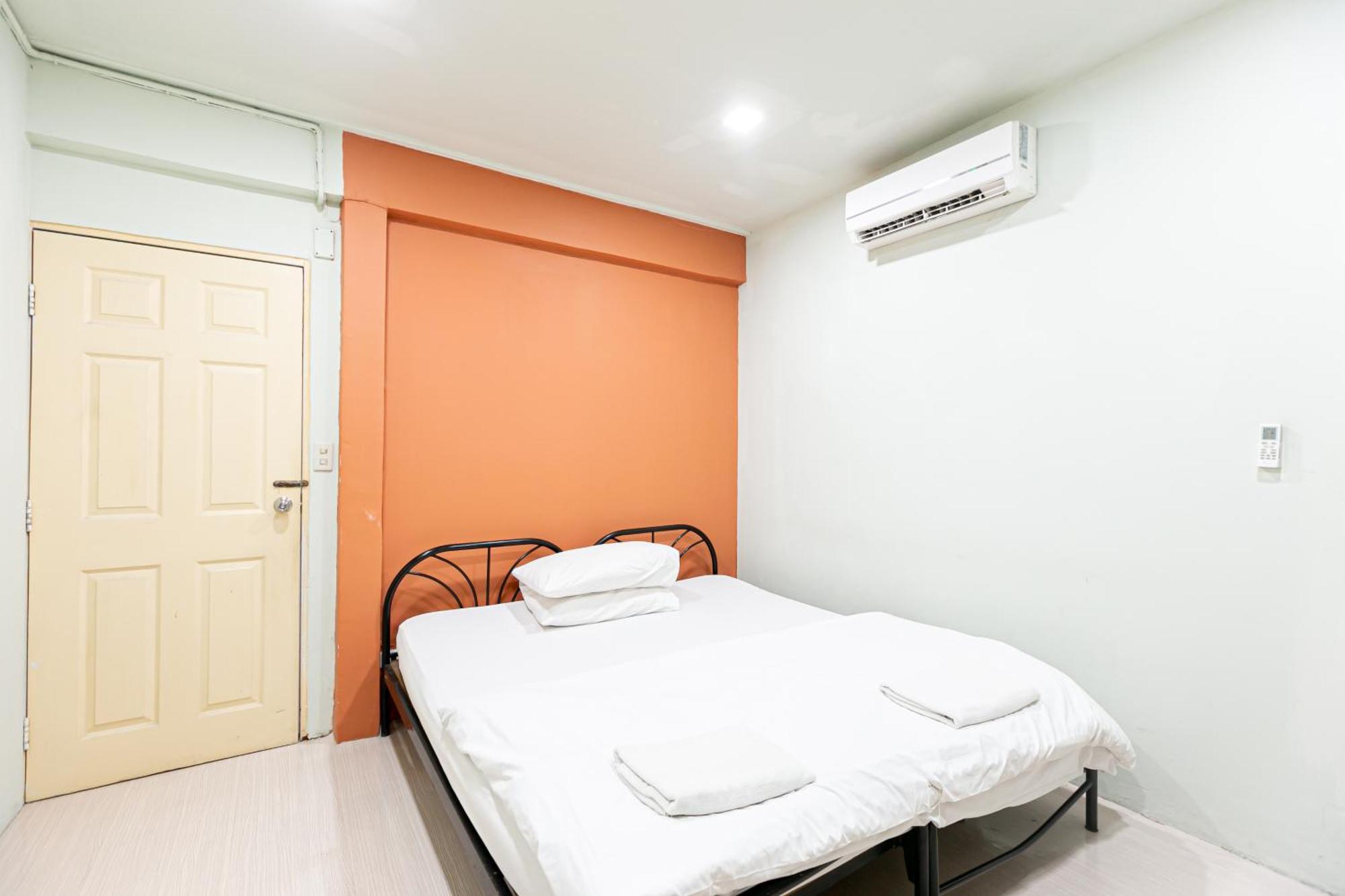 Freesia Saladaeng Silom Apartments กรุงเทพมหานคร ภายนอก รูปภาพ